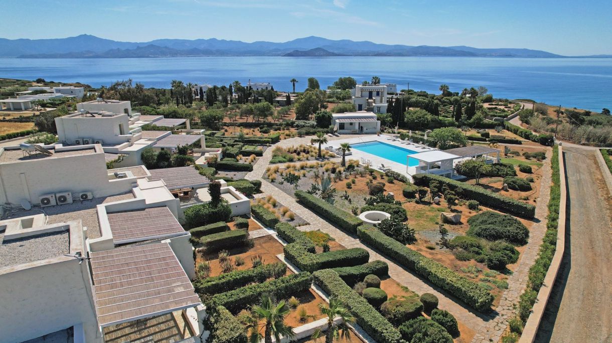 https://paros.villas/wp-content/uploads/2025/02/NAVY-BLUE-ESTATES-1.jpg thumbnail